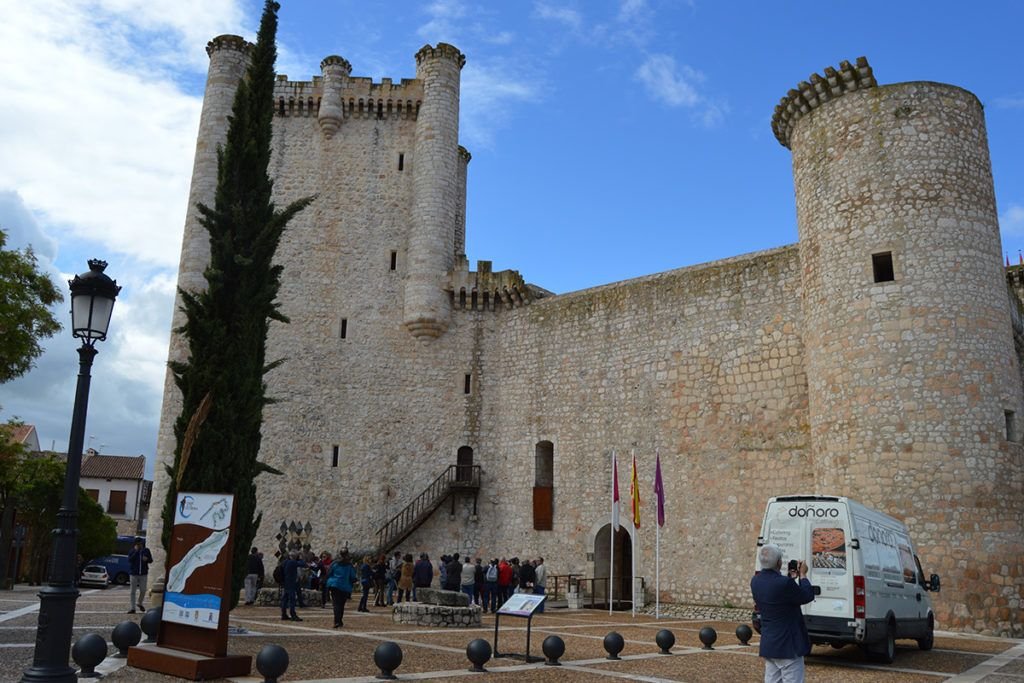 Turismo de batallas Castillo de Torija, siglo IX, levantado inicialmente por los Templarios, una de las paradas de la guía "Guadalajara y sus campos de batalla".