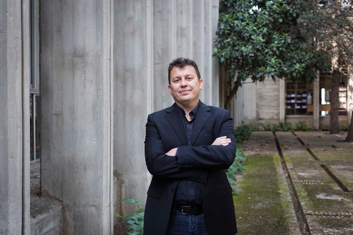 Miguel Ángel del Arco es profesor titular en la Universidad de Granada. 