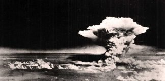 Nube de hongo producto de la bomba atómica bautizada como Little Boy lanzada por EE UU sobre Hiroshima el 6 de agosto de 1945.