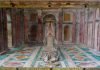 El triunfo del cristianismo, por Tommaso Laureti, Palacio Vaticano. A los pies del crucifijo, aparece una escultura rota de una deidad romana.