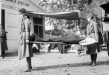 Simulacro en una estación de ambulancias de la Cruz Roja en Washington D.C., durante la pandemia de la gripe española de 1918.