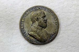"Medalla de Juanelo Turriano", Jacometrezo, ca. 1550-1552. Bronce. Museo Civico «Ala Ponzone» (Cremona).