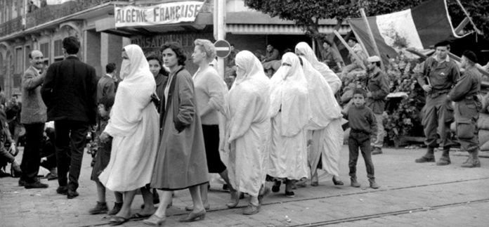 Mujeres argelinas durante la colonización francesa.