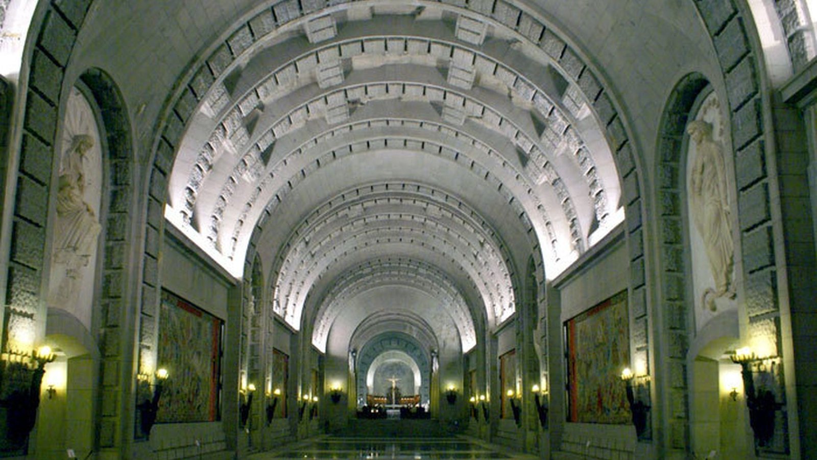 Interior de la basílica.