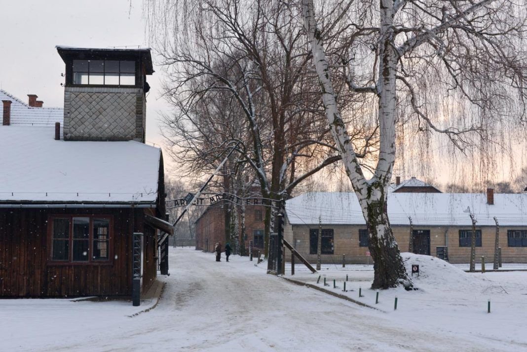 Puerta de acceso a Auschwitz I. Foto: Pawel Sawicki.