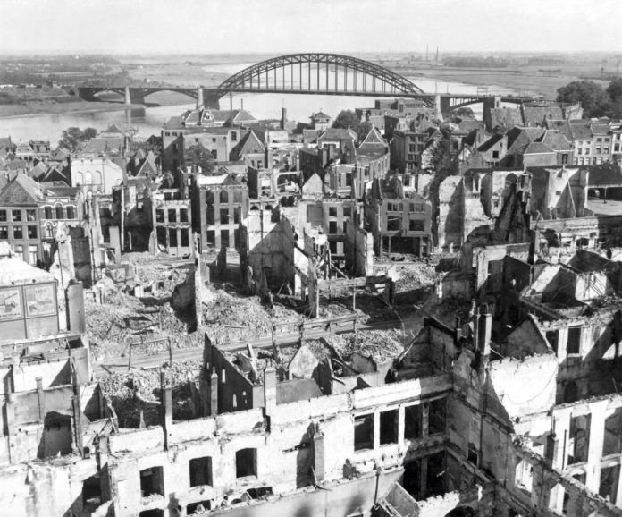 1.-Apertura-primera-doble-Market-Garden_-_Nijmegen_and_the_bridge