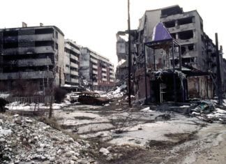 El barrio de Grbavica, en Sarajevo, durante la Guerra de Bosnia, en los años 90 del siglo XX.