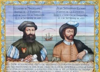 Magallanes y Elcano, en un azulejo conmemorativo en la ciudad de Sanlúcar de Barrameda (Cádiz). Sobre la nao "Victoria", tras ellos, la frase en latín "Primus circumdedisti me" (Fuiste el primero que la vuelta me diste).