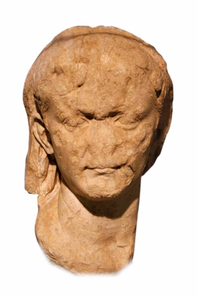 Cabeza velada de Augusto hallada en el yacimiento de Bílbilis. Museo de Calatayud.