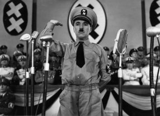 Charles Chaplin, en la película "El gran dictador".