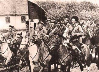 Integrantes del EJÉRCITO NEGRO, guerrilleros con espíritu libertario unidos espontáneamente entre 1918 y 1921 para defender al campesinado ucraniano.