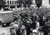 ”La radio trae alegría y te conecta con tu gente”. Transmisión de un discurso de Hitler en la Wilhelmsplatz de Poznan, en octubre de 1939.