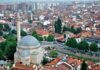 Entre 1961 y 1989, la población albanesa en Kosovo creció desde los dos tercios a casi el 90 por ciento. Vista de la ciudad de Prizren (sur), con la mezquita de Sinan en primer término.