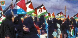 Manifestación de saharauis en una fotografía tomada en 1975.