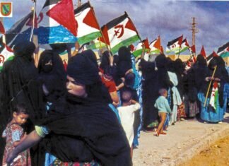 Manifestación de saharauis en una fotografía tomada en 1975.