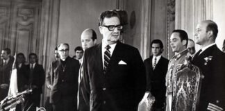 Allende durante su discurso en el 6º Congreso de la CUT, a finales de 1971.