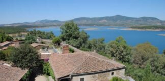 Granadilla se encuentra rodeada por las aguas del embalse de Gabriel y Galán.