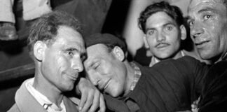 Llegada del barco "Semiramís" a Barcelona, en 1954, con prisioneros españoles liberados.