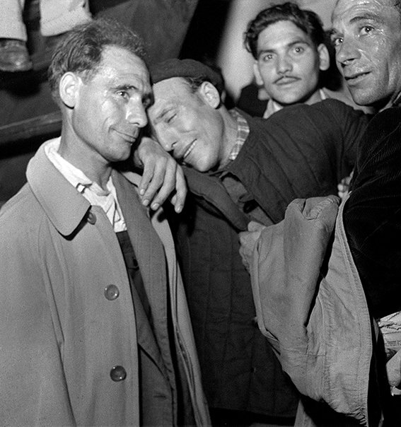 Llegada del barco "Semiramís" a Barcelona, en 1954, con prisioneros españoles liberados. Llegada del barco "Semiramís" a Barcelona, en 1954, con prisioneros españoles liberados.