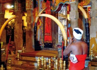 Cámara que alberga la Sagrada Reliquia del Diente de Buda en Kandy, antigua capital de los reyes cingaleses.