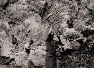 Un grupo de prisioneros republicanos en las minas de Gallarta (Bilbao). BNE.