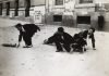 Corriendo hacia el refugio más cercano, Madrid, 1936.