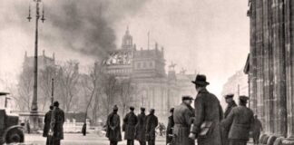 El Reichstag, un día después de su incendio.