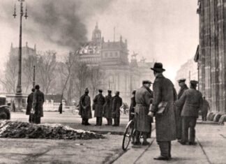 El Reichstag, un día después de su incendio.