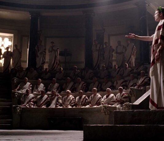 Fotograma de la ficción televisiva Roma (HBO) en la que se representa el interior del Senado republicano.