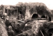 Las excavaciones realizadas en Ostia Antica en 1938 buscaban conectarlo con Roma de cara a la Exposición Universal de 1942 que no se llegó a celebrar.