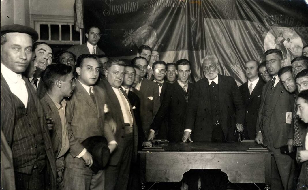 Unamuno en el Círculo Republicano de Vitoria, 1930 (foto: Ceferino Yanguas, Archivo Municipal de Vitoria-Gasteiz “Pilar Aróstegui”).