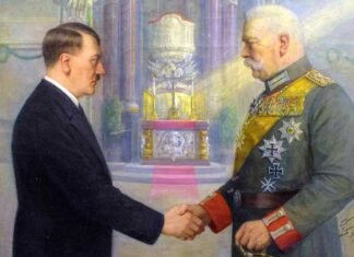 Recreación pictórica del momento en el que Hitler y el presidente del Reich, Paul von Hindenburg, se dan la mano en el interior de la iglesia. La representación propagandística traslada el nombramiento de Hitler como canciller del Reich en 1933 a una iglesia protestante.