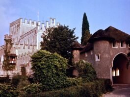 Entrada al castillo de Itter, lugar donde se produjeron los combates entre las tropas de las SS y un puñado de soldados norteamericanos y alemanes armados para rescatar a los prisioneros galos.