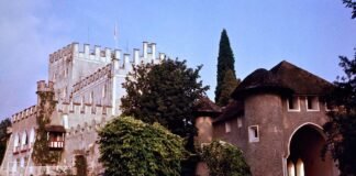 Entrada al castillo de Itter, lugar donde se produjeron los combates entre las tropas de las SS y un puñado de soldados norteamericanos y alemanes armados para rescatar a los prisioneros galos.