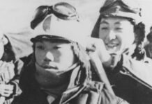 Pilotos japoneses kamikazes preparándose para el combate.