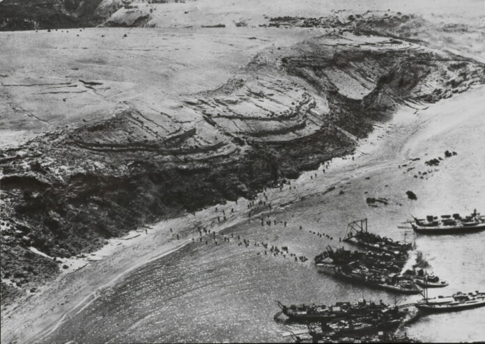 Vista aérea del desembarco de Alhucemas, en septiembre de 1925.
