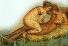 Mural de Pompeya de una escena sexual con la mujer encima del hombre. El sexo, junto a la esclavitud o las supersticiones, protagonizan el contenido de este libro.
