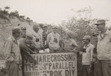 La guerra de Corea: Estados Unidos contra la China comunista Las primeras tropas de la ONU celebran el histórico cruce del Paralelo 38, tras su incursión en territorio de Corea del Norte.