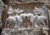 Relieve sasánida de Naqsh-e Rustam que muestra la investidura de Ardacher I.