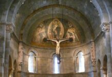 El Ábside de San Martín de Fuentidueña (Segovia) se exhibe actualmente en The Cloisters (MET). Fue enviado a EE UU a cambio de otras piezas también españolas. Un "autoexpolio" en toda regla.