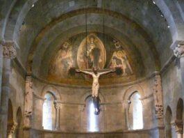 El Ábside de San Martín de Fuentidueña (Segovia) se exhibe actualmente en The Cloisters (MET). Fue enviado a EE UU a cambio de otras piezas también españolas. Un "autoexpolio" en toda regla.