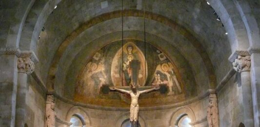 El Ábside de San Martín de Fuentidueña (Segovia) se exhibe actualmente en The Cloisters (MET). Fue enviado a EE UU a cambio de otras piezas también españolas. Un "autoexpolio" en toda regla.