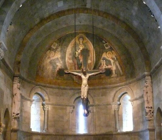 El Ábside de San Martín de Fuentidueña (Segovia) se exhibe actualmente en The Cloisters (MET). Fue enviado a EE UU a cambio de otras piezas también españolas. Un "autoexpolio" en toda regla.