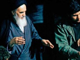 Irán: del Sah a los ayatolás BAÑO DE MASAS, El ayatolá Jomeini es saludado por la multitud tras su llegada a Teherán, en 1979. Toda la oposición favoreció su regreso, que pronto dio lugar a una deriva absolutista.