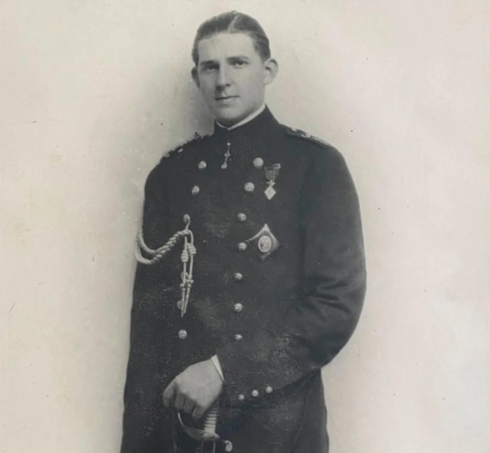 Fotografía de don Juan de Borbón y Battenberg. Fotografía de don Juan de Borbón y Battenberg.