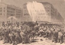 Aspecto de la Puerta del Sol durante los disturbios suscitados por los estudiantes en la tarde del 11 de abril.