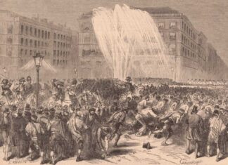 Aspecto de la Puerta del Sol durante los disturbios suscitados por los estudiantes en la tarde del 11 de abril.