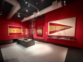 "La bandera que vino de la mar. Los colores que nos identifican" se exhibe en el Museo Naval hasta el 5 de abril