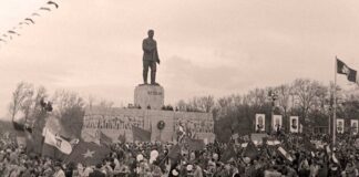 De Hitler a Mengistu: el arte de la tiranía Este monumento a Stalin se erigió en Budapest a finales de 1951 como regalo de los húngaros al dictador. Fue destruido en la Revolución de 1956.