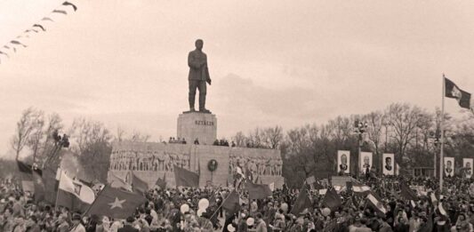 Este monumento a Stalin se erigió en Budapest a finales de 1951 como regalo de los húngaros al dictador. Fue destruido en la Revolución de 1956.